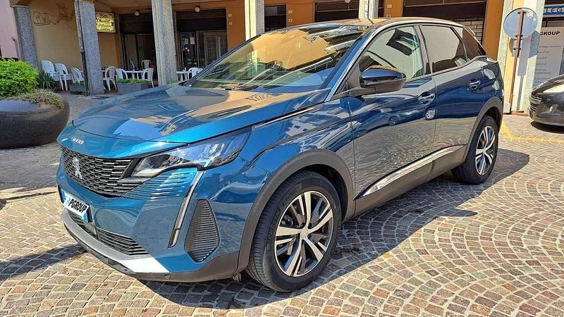 Usata Peugeot 3008 Allure 131 CV (96 kW) 2023 Blu/azzurro SUV