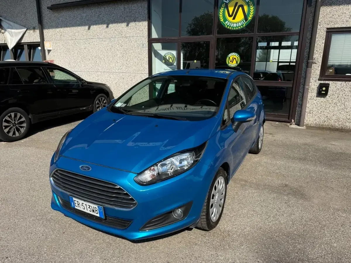 Usata Ford Fiesta Titanium 97 CV (71 kW) 2013 Blu Berlina
