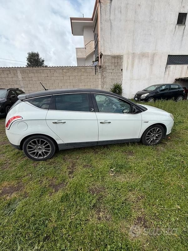 Usata Lancia Delta 120 CV (88 kW) 2014 Utilitaria