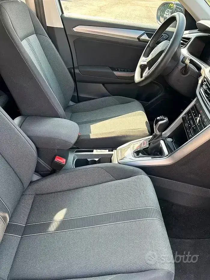 Usata VW T-Roc R-line 116 CV (85 kW) 2025 Grigio SUV