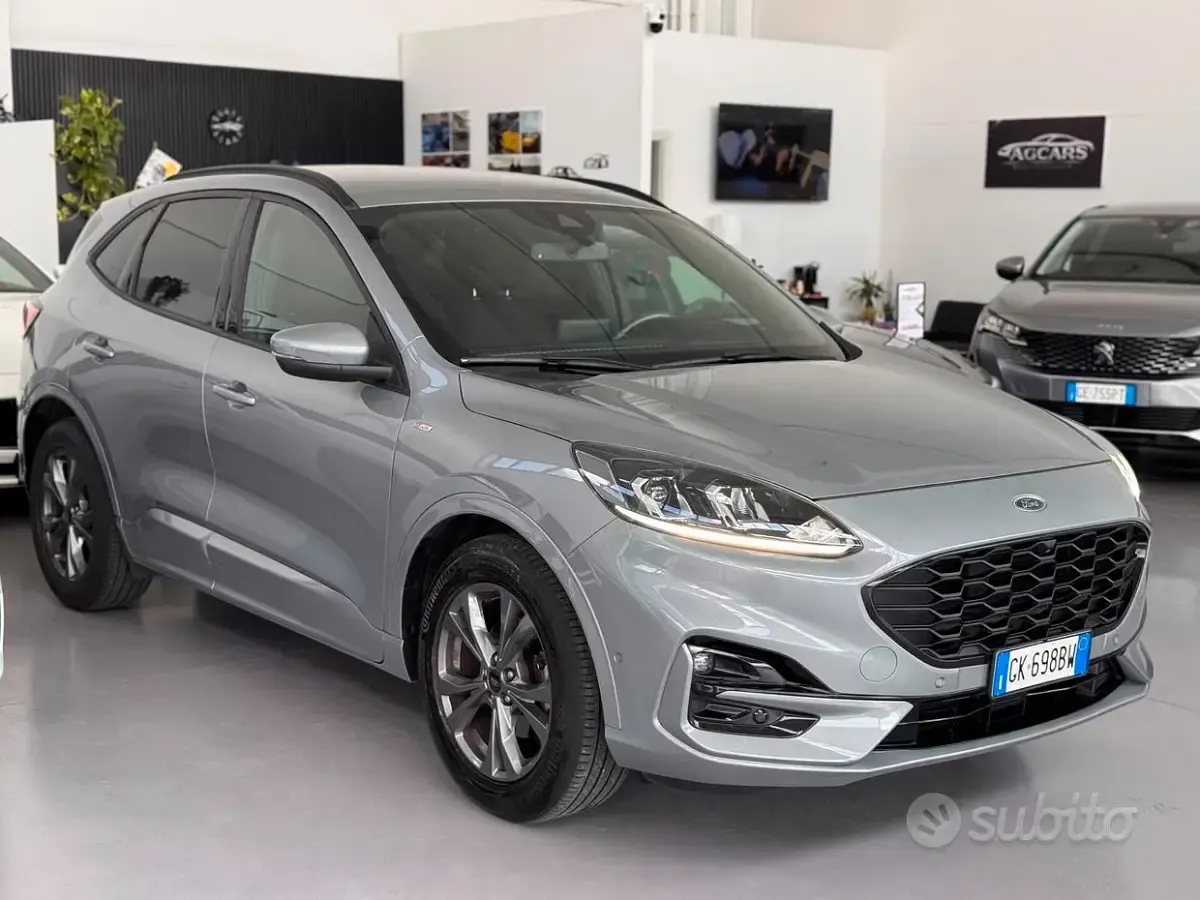 Usata Ford Kuga ST-Line 120 CV (88 kW) 2022 Grigio SUV
