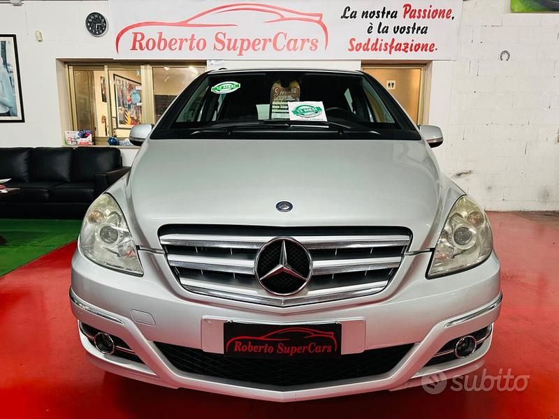 Usata Mercedes B180 Premium 109 CV (80 kW) 2010 Grigio Monovolume