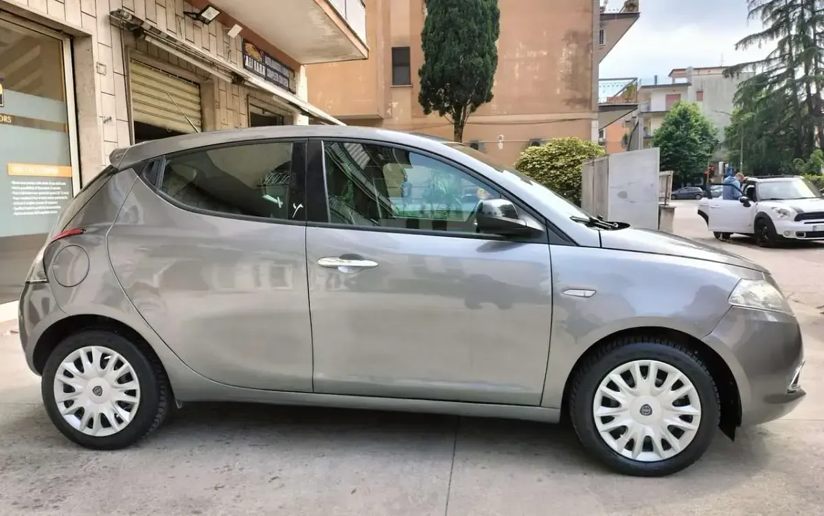 Usata Lancia Ypsilon Silver 69 CV (50 kW) 2012 Other Utilitaria