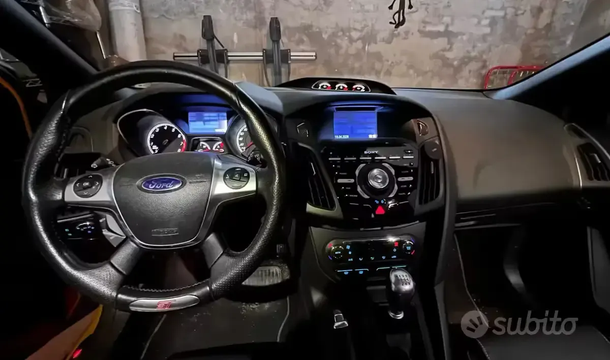 Usata Ford Focus ST 250 CV (183 kW) 2014 Giallo Berlina