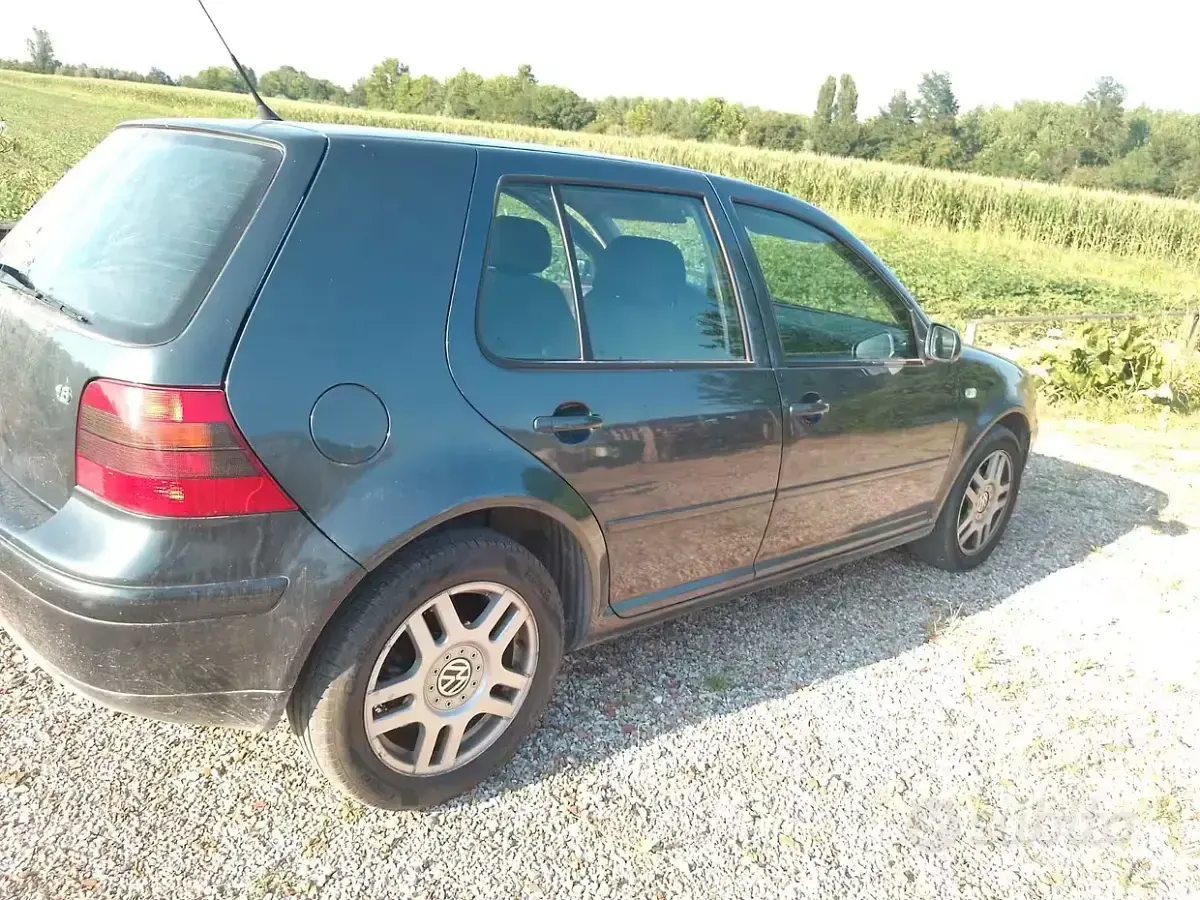 Usata VW Golf IV 105 CV (77 kW) 2002 Grigio Berlina