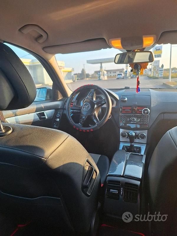 Usata Mercedes C220 170 CV (125 kW) 2009 Blu Berlina