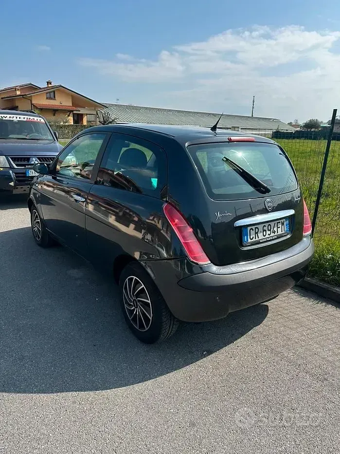 Usata Lancia Ypsilon 69 CV (50 kW) 2004 Nero Utilitaria
