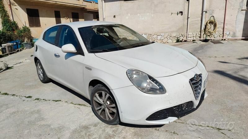 Usata Alfa Romeo Giulietta Progression 105 CV (77 kW) 2012 Bianco Utilitaria