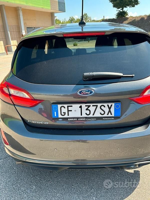Usata Ford Fiesta 100 CV (73 kW) 2021 Grigio Utilitaria