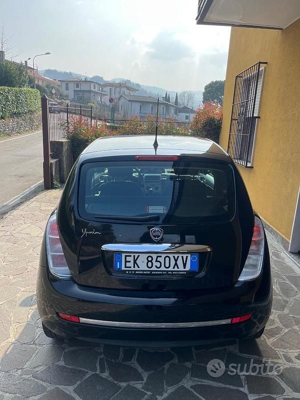 Usata Lancia Ypsilon 69 CV (50 kW) 2011 Nero Utilitaria