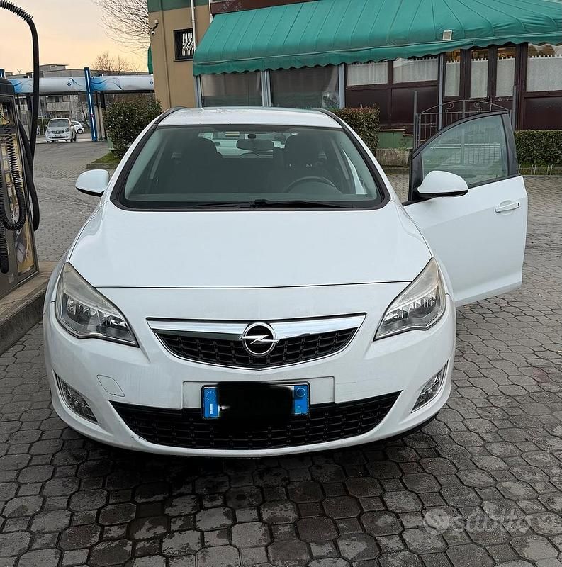Usata Opel Astra 2011 Bianco Station wagon