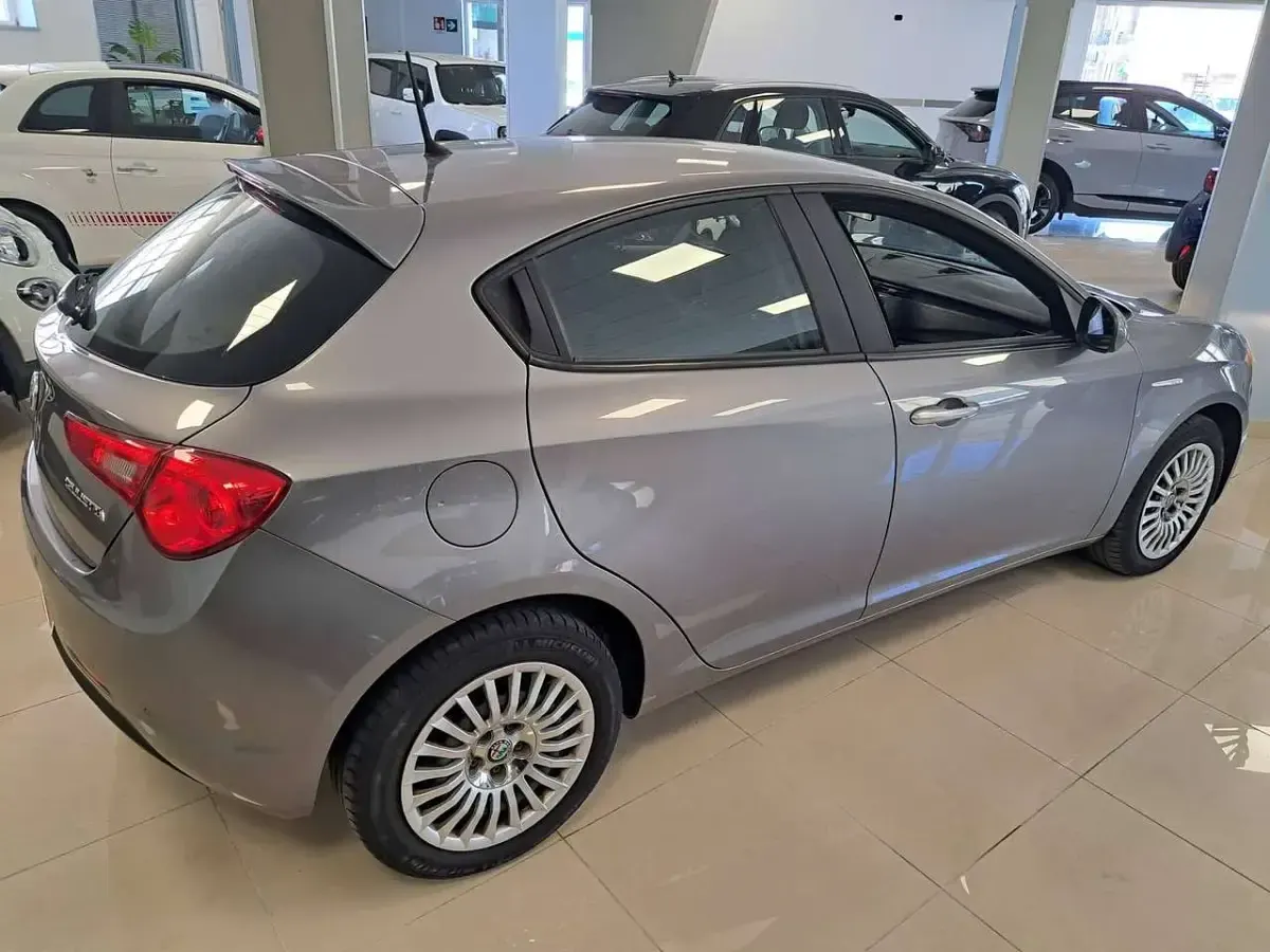 Usata Alfa Romeo Giulietta Business 120 CV (88 kW) 2018 Grigio stromboli Utilitaria
