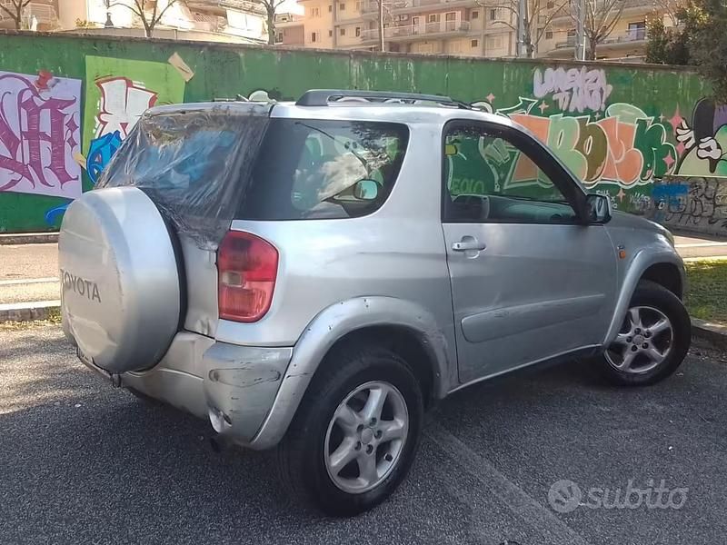 Usata Toyota RAV4 116 CV (85 kW) 2002 Grigio SUV