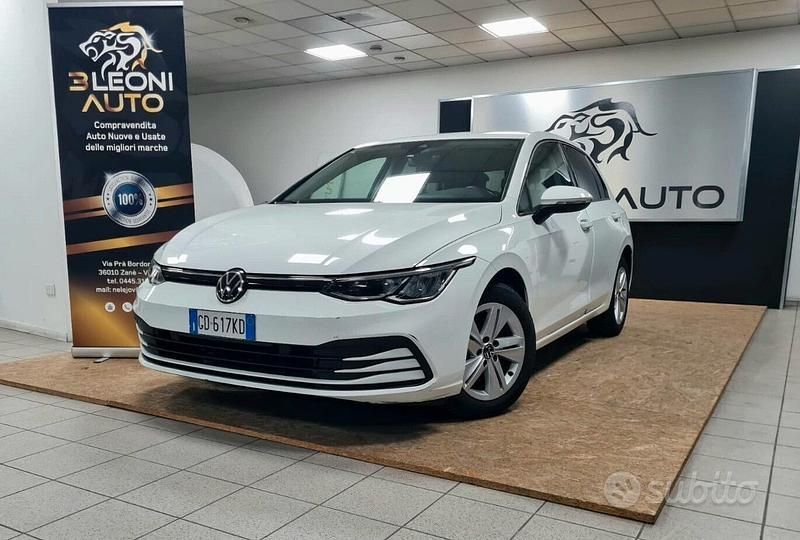 Bianco Usata 2021 VW Golf VIII Life Tre volumi | 19.999 € (Super prezzo) - Immagine 1/4