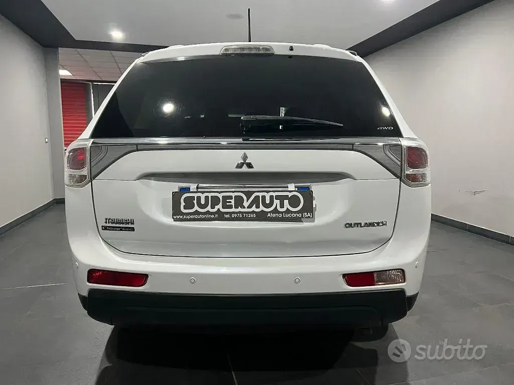 Usata Mitsubishi Outlander Intense 150 CV (110 kW) 2014 Bianco SUV