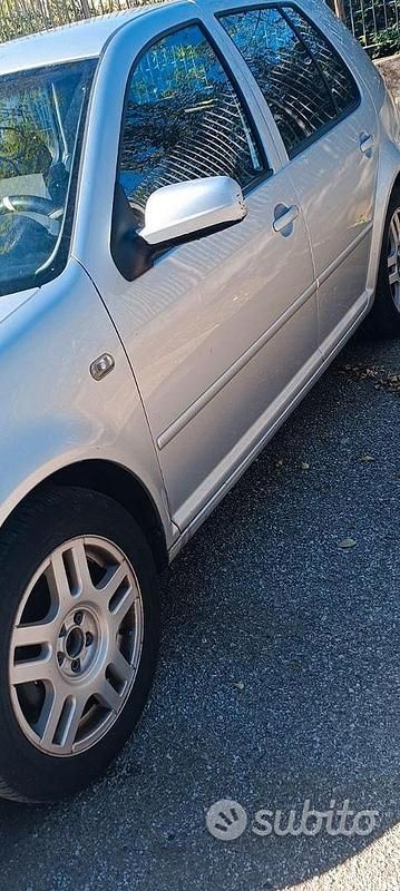 Usata VW Golf IV 105 CV (77 kW) 2001 Grigio Berlina