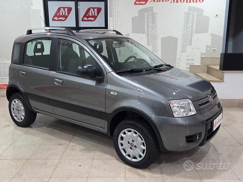 Second-hand Fiat Panda 4x4 Climbing 75 CP (55 kW) 2012 Gri Hatchback
