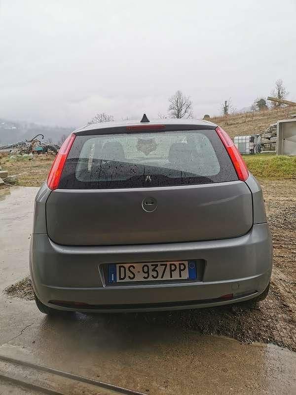 Usata Fiat Grande Punto Dynamic 77 CV (56 kW) 2009 Grigio Utilitaria
