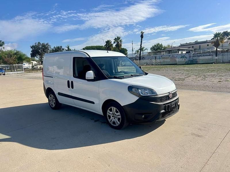 Usata Fiat Doblò 105 CV (77 kW) 2018 Bianco Monovolume