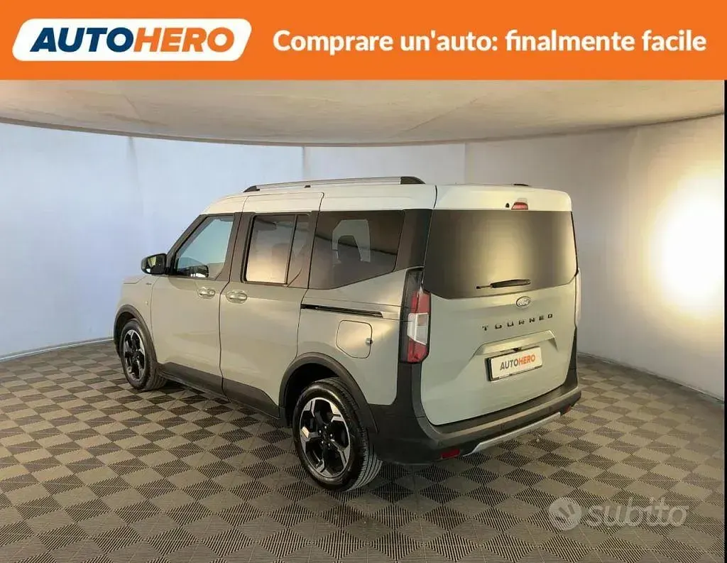 Usata Ford Tourneo Courier 125 CV (91 kW) 2024 Grigio Monovolume