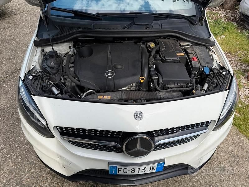 Usata Mercedes B200 2016 Bianco Monovolume