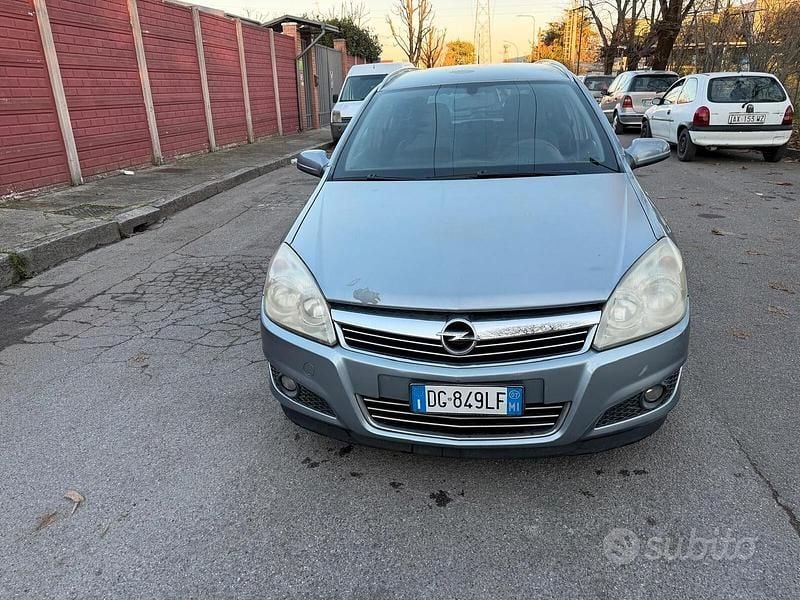 Grigio Usata 2007 Opel Astra Enjoy Station wagon | 1399 € (Ottimo prezzo) - Immagine 1/4