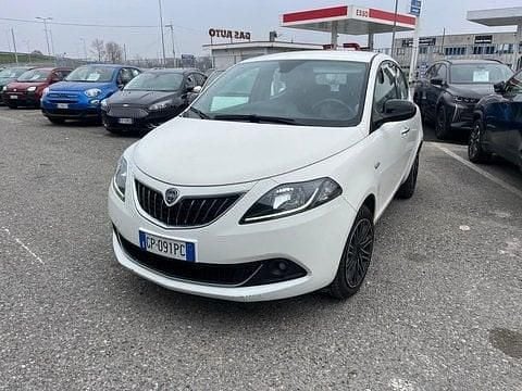 Usata Lancia Ypsilon Gold 69 CV (50 kW) 2023 Bianco Utilitaria