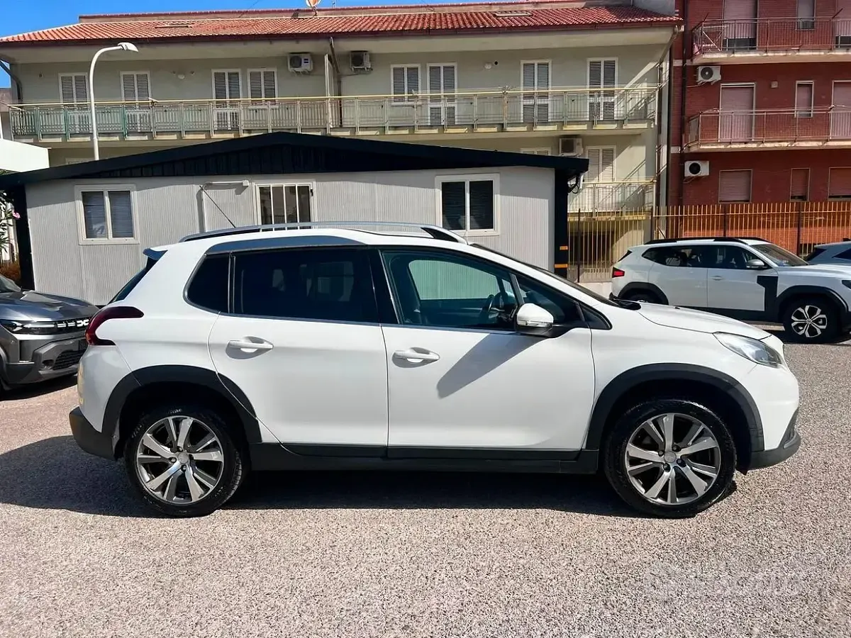 Usata Peugeot 2008 Allure 120 CV (88 kW) 2016 Bianco SUV