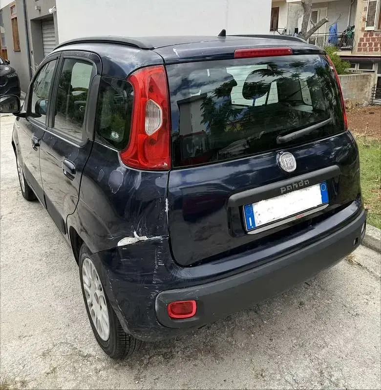 Usata Fiat Panda Lounge 69 CV (50 kW) 2012 Blu/azzurro Utilitaria