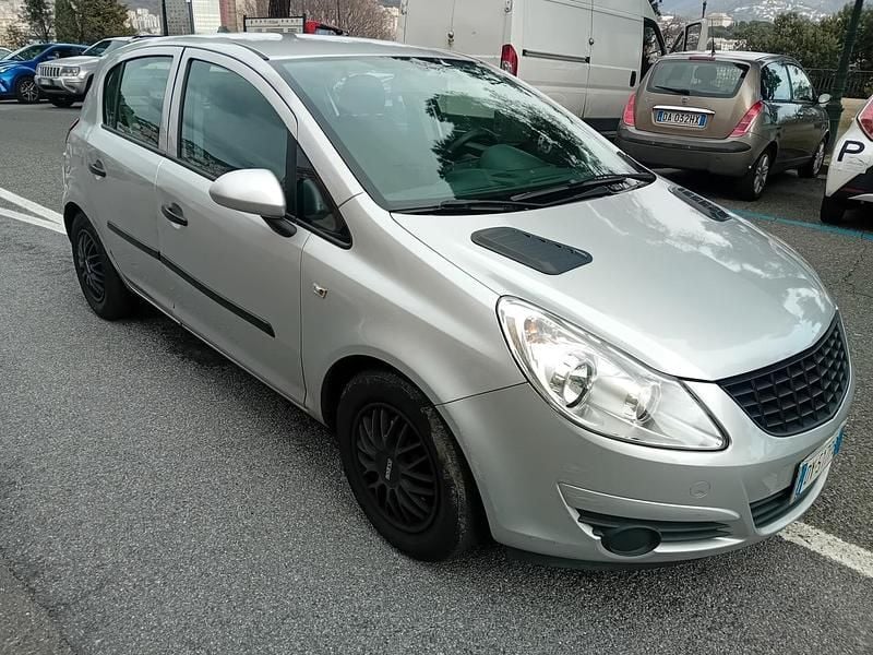 Usata Opel Corsa Club 65 CV (47 kW) 2010 Argento Utilitaria