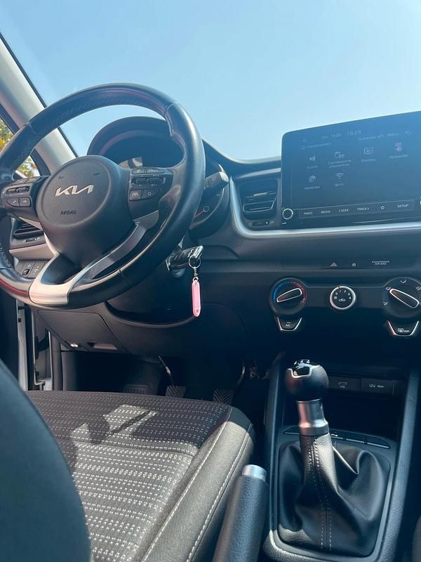 Usata Kia Stonic 84 CV (61 kW) 2021 Bianco SUV