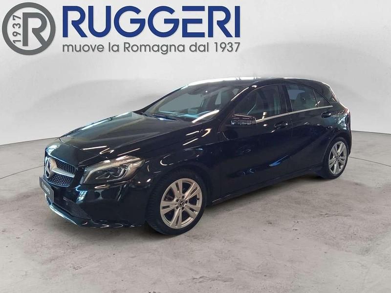 Nero Usata 2017 Mercedes A180 Tre volumi | 16.900 € (Buon prezzo) - Immagine 1/4
