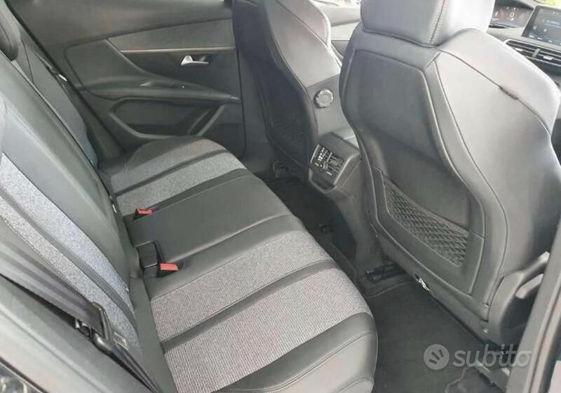 Usata Peugeot 3008 Allure 131 CV (96 kW) 2019 Blu/azzurro SUV