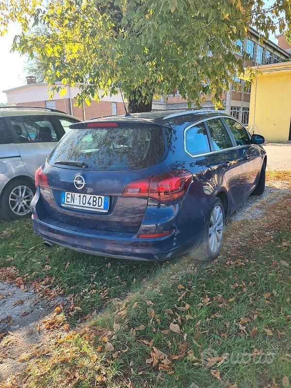 Usata Opel Astra S 140 CV (102 kW) 2012 Blu/azzurro Station wagon