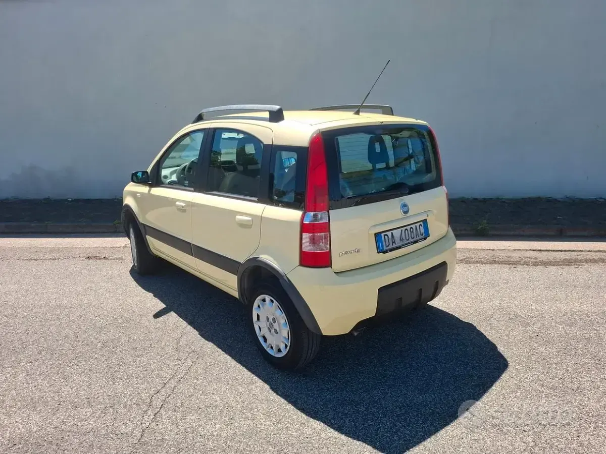 Usado Fiat Panda 4x4 Climbing 60 CV (44 kW) 2006 Amarillo Utilitario