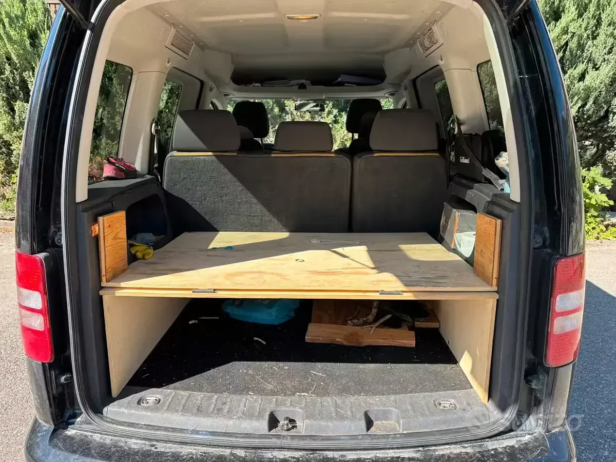 Usata VW Caddy 102 CV (75 kW) 2013 Nero Monovolume
