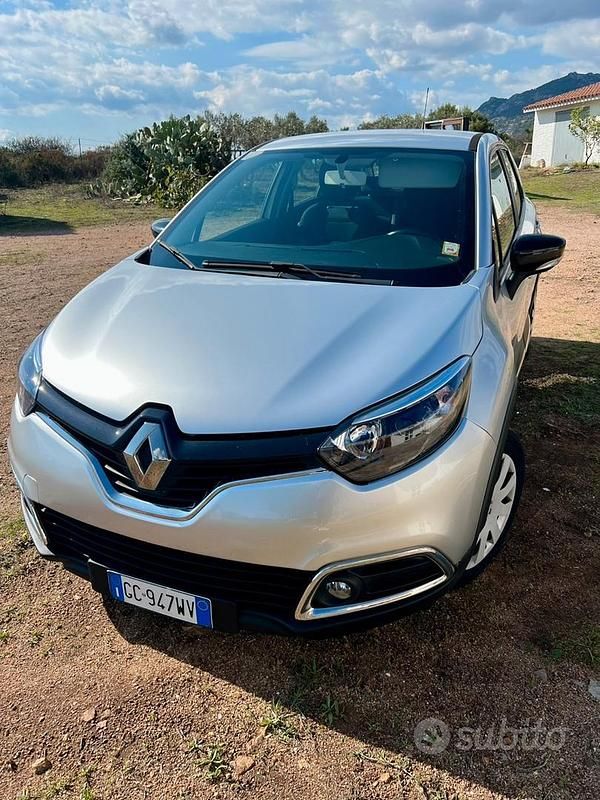 Usata Renault Captur 90 CV (66 kW) 2017 Grigio SUV