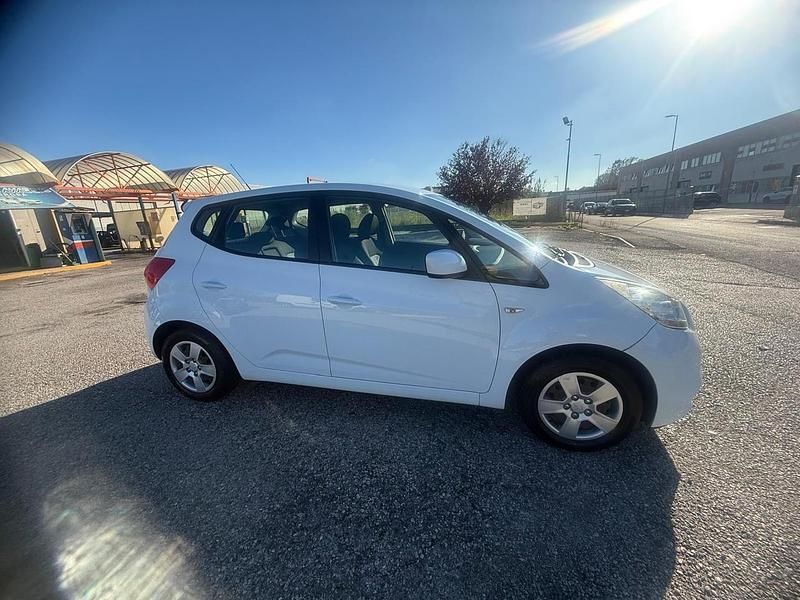 Usata Kia Venga 89 CV (65 kW) 2016 Bianco Utilitaria