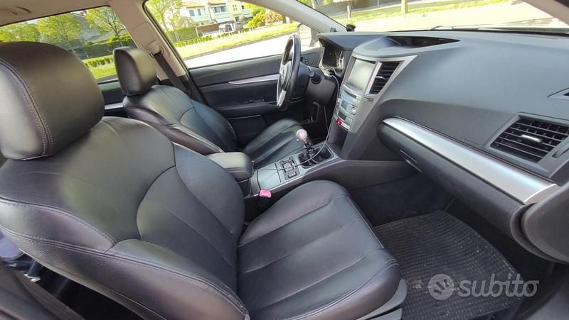 Usata Subaru Outback 150 CV (110 kW) 2012 Grigio SUV