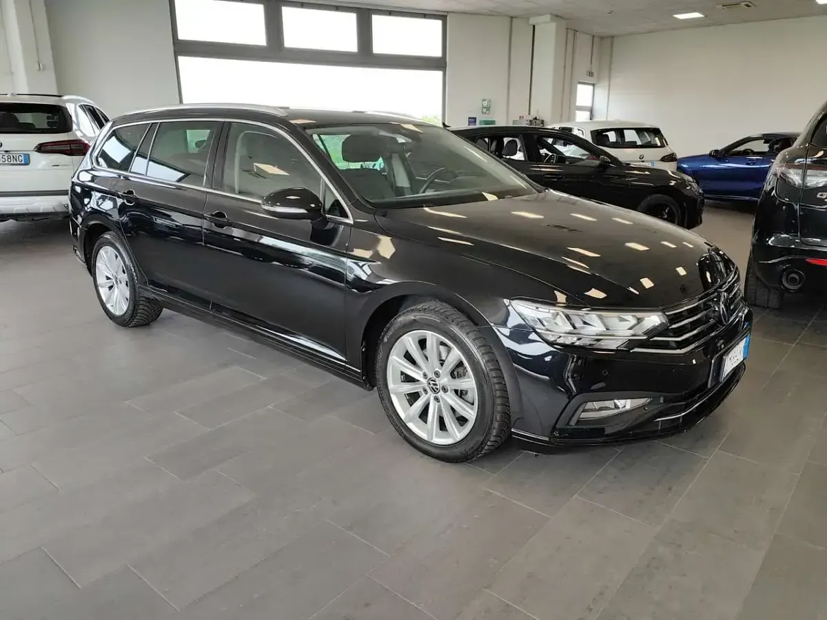 Usata VW Passat 150 CV (110 kW) 2022 Nero Station wagon