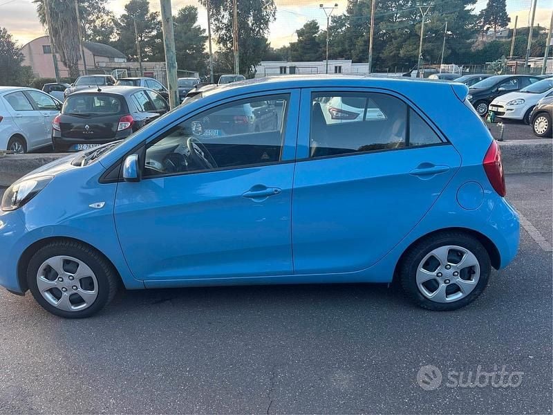 Usata Kia Picanto 66 CV (48 kW) 2016 Blu Utilitaria