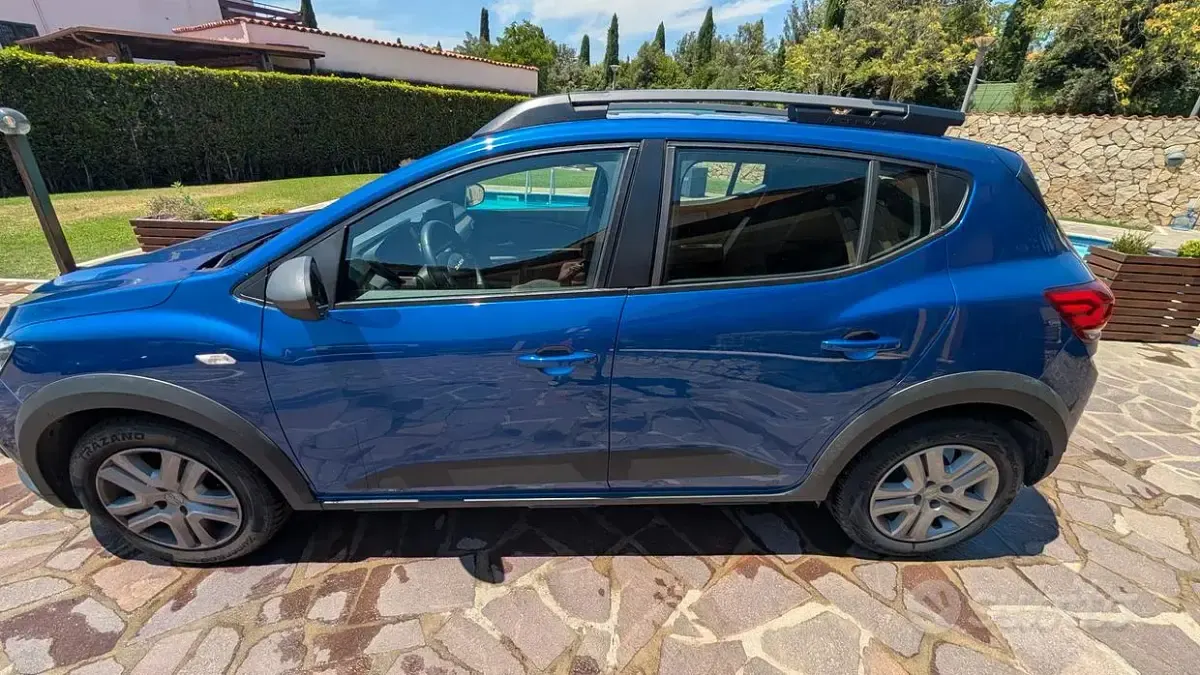 Usata Dacia Sandero Comfort 101 CV (74 kW) 2023 Bluazzurro Berlina