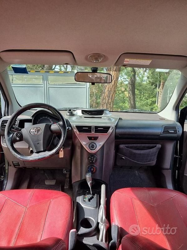 Usata Toyota iQ 98 CV (72 kW) 2010 Nero Utilitaria