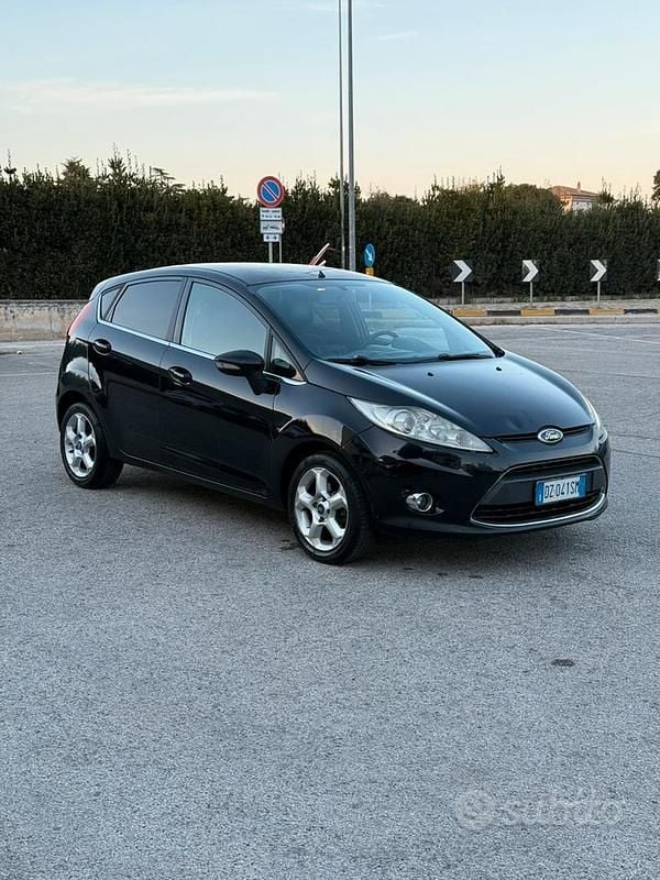 Usata Ford Fiesta 95 CV (69 kW) 2010 Utilitaria