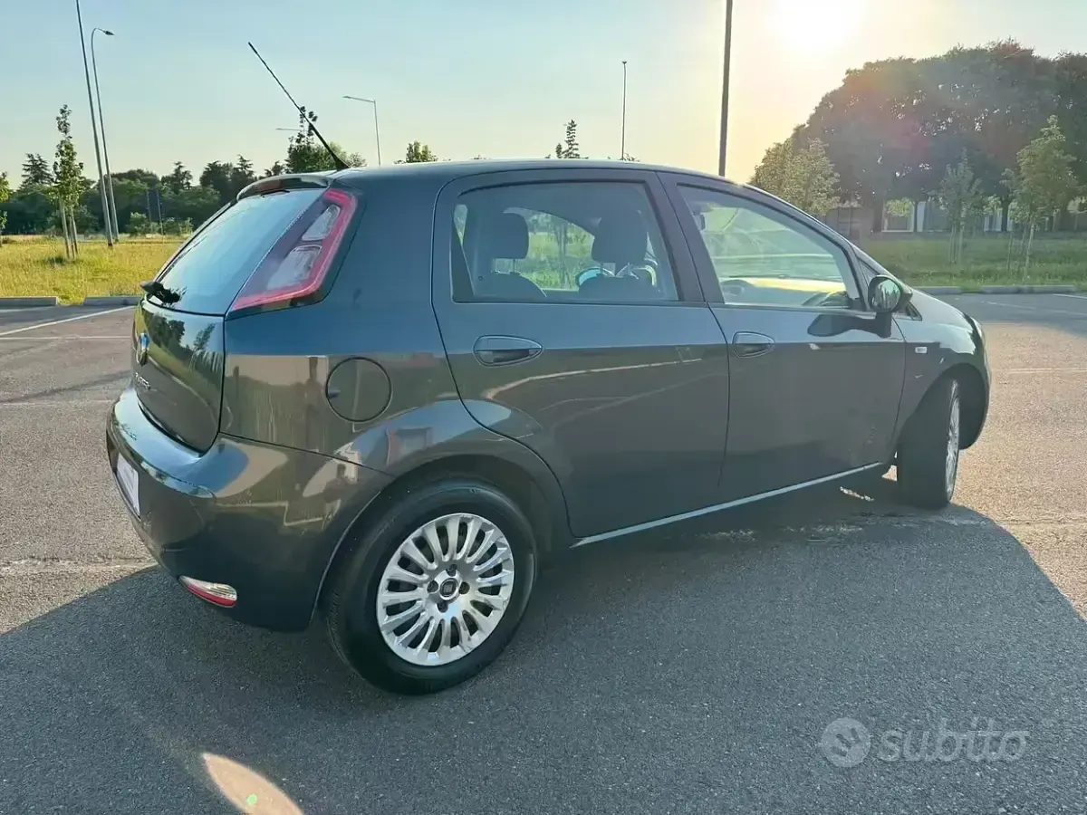 Occasion Fiat Punto Lounge 70 ch (51 kW) 2013 Gris Citadine