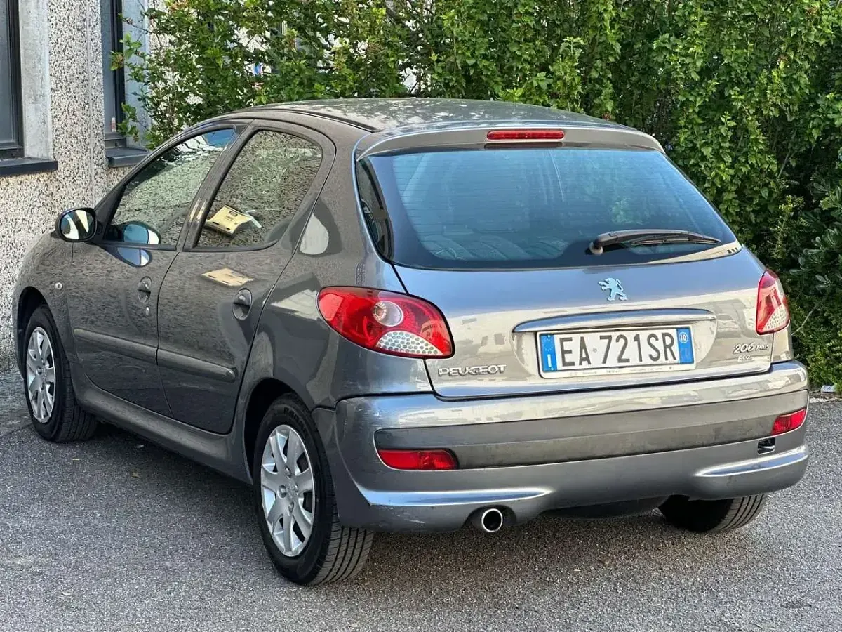 Usata Peugeot 206 60 CV (44 kW) 2010 Other Berlina