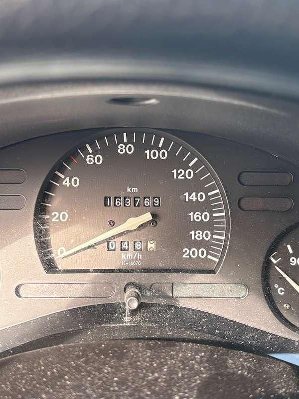 Usata Opel Corsa 54 CV (39 kW) 2000 Rosso Berlina