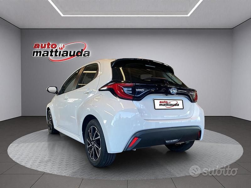 Usata Toyota Yaris Hybrid Trend 116 CV (85 kW) 2023 Bianco Utilitaria