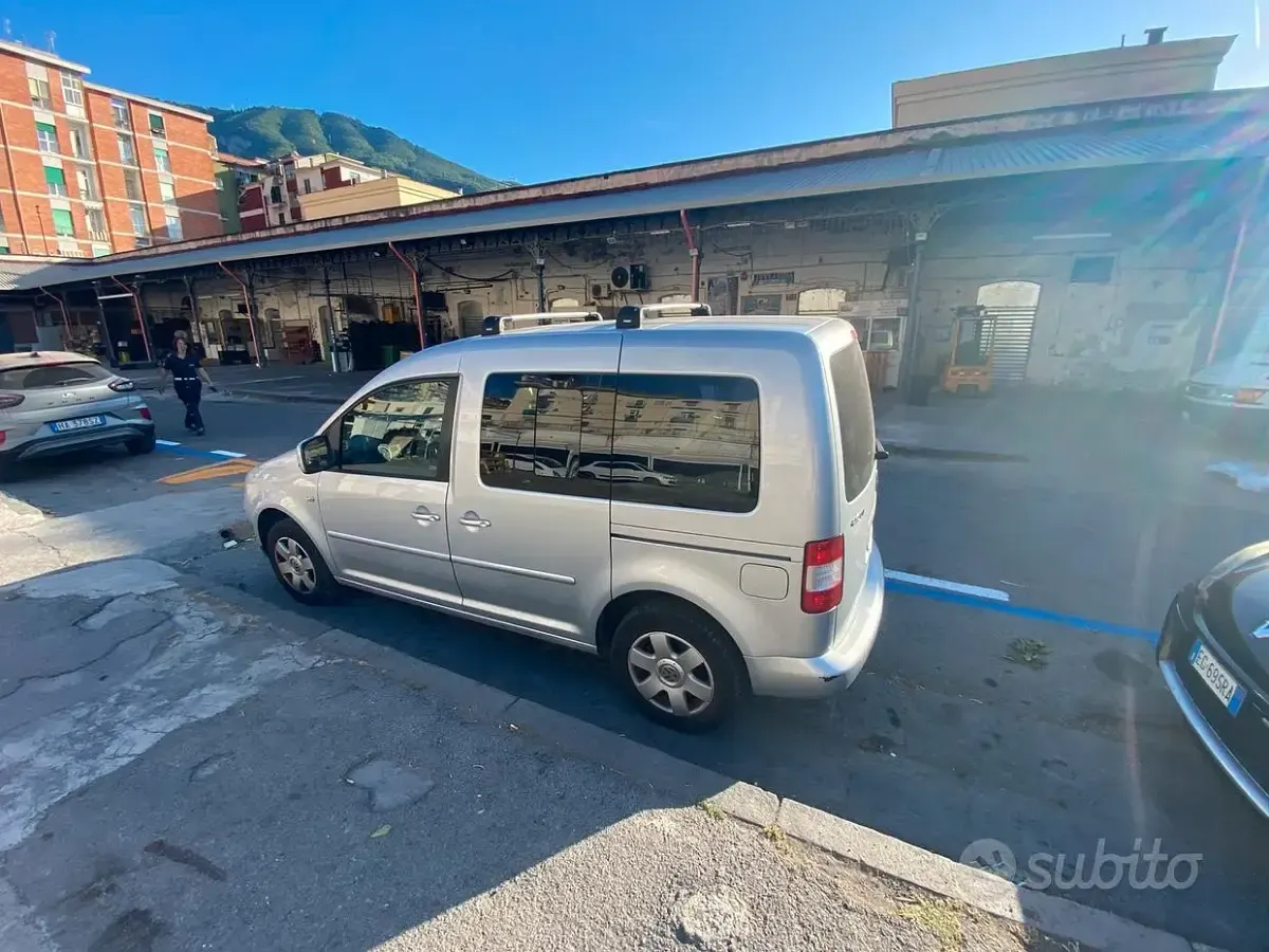 Usata VW Caddy Life 75 CV (55 kW) 2005 Grigio Monovolume
