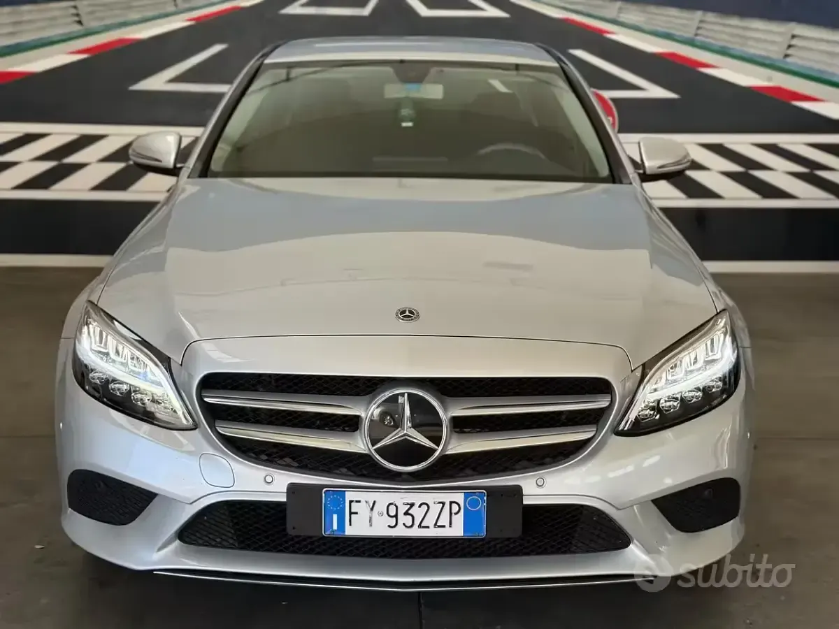 Begagnad Mercedes C200 Premium 160 HK (117 kW) 2019 Grå Sedan